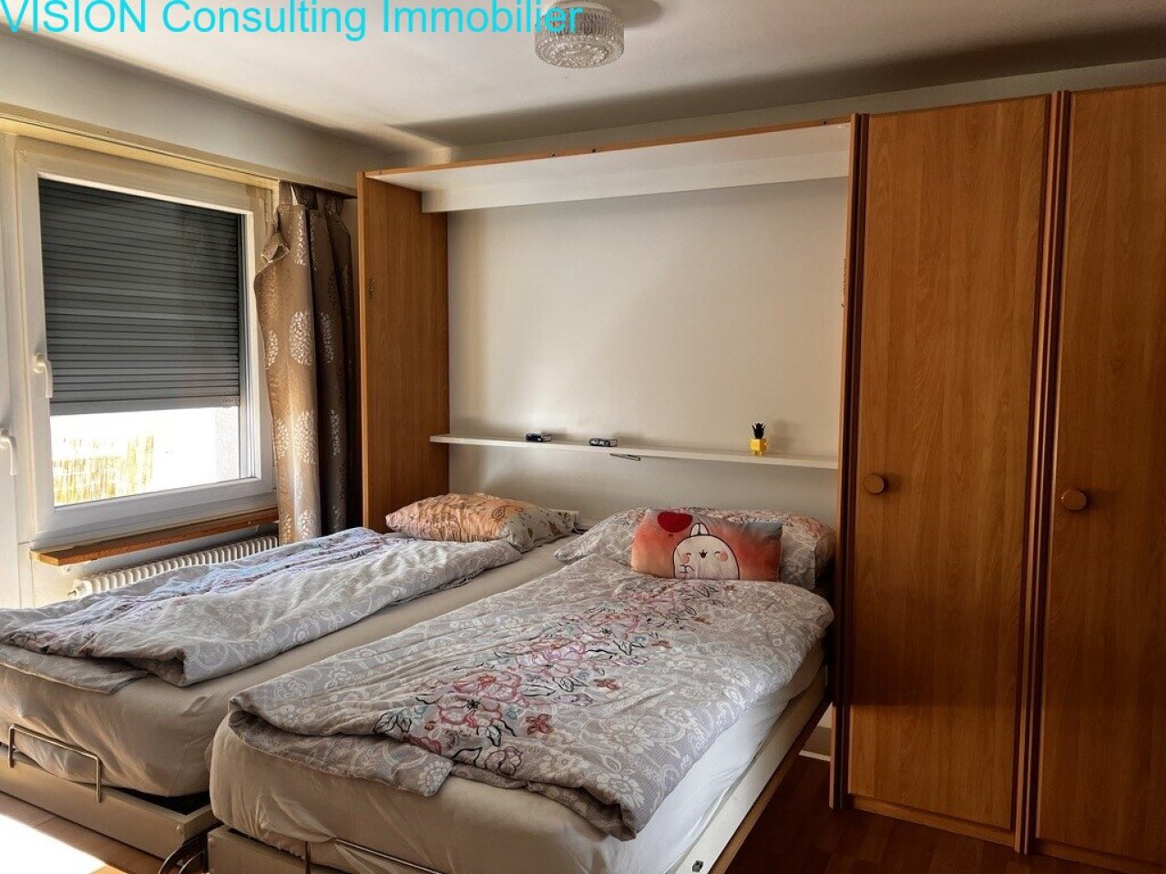 Schlafzimmer mit integrierter Schrankanlage und Fensteranbindung Schlafzimmer mit integrierter Schrankanlage und Fensteranbindung