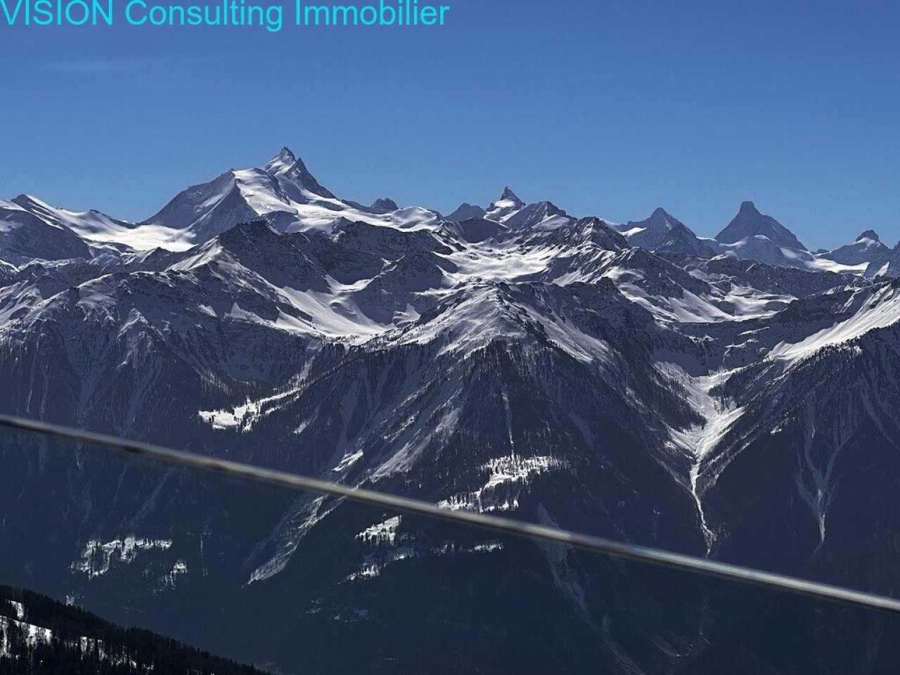 Spektakuläre Bergpanorama-Aussicht von der Gemmi – Alpengipfel im Blickfeld Spektakuläre Bergpanorama-Aussicht von der Gemmi – Alpengipfel im Blickfeld